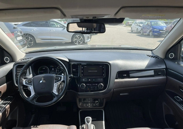 Mitsubishi Outlander cena 49900 przebieg: 128800, rok produkcji 2019 z Ostrów Wielkopolski małe 106